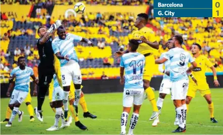  ??  ?? ESTADIO. En el Monumental se cerró la octava fecha del Campeonato Naiconal.