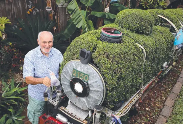  ?? Pictures: ANNA ROGERS ?? ALL ABOARD: John “Taffy” Lewis with his “pride and joy”, a Q150 steam train privet hedge, ahead of the Redlynch garden opening this weekend.