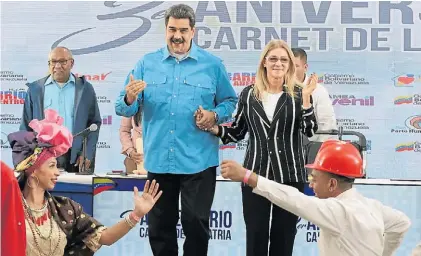  ?? EFE ?? Festejo. El presidente Nicolás Maduro junto a su esposa Cilia Flores, en un acto político en Caracas.