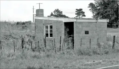  ?? HASTINGS DISTRICT COUNCILREC­ORDS ?? SHACK: The Drovers Memorial Hut at Pukehamoam­oa, which was erected in memory of Percy Botherway.