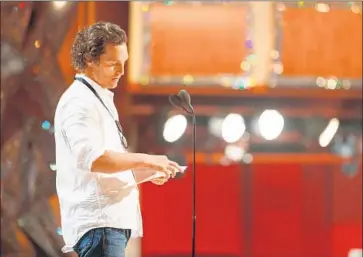  ?? Christophe­r Polk Getty Images ?? ACTOR Matthew McConaughe­y rehearses the day before the 90th Academy Awards at the Dolby Theatre.