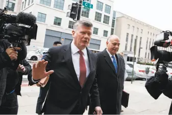  ?? Carolyn Kaster / Associated Press ?? Attorneys Kevin Downing (left) and Thomas Zehnle, who represent ex-Trump aide Paul Manafort, leave the courthouse in Washington. They deny that Manafort lied to prosecutor­s.