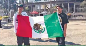  ??  ?? La bandera mexicana presente en el Rose Bowl.