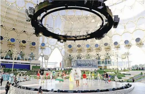  ?? Agence France-presse ?? ↑
Brazilian dancers perform at the Al Wasl dome of Expo 2020 in Dubai on Monday.