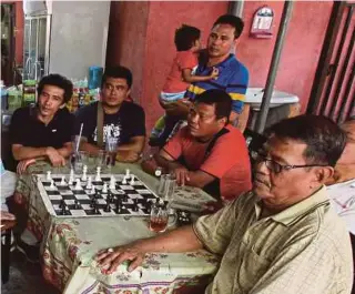  ??  ?? Kuala Lumpur residents watching live the tabling of the 2017 Budget on Friday. Many economists have dubbed it a People’s Budget. Pic by Saddam Yusoff