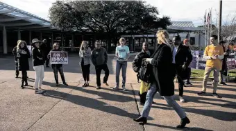  ?? Yi-Chin Lee / Staff photograph­er ?? Campaign workers flock to a voter at the Metropolit­an Multi-Services Center, the final day of early voting in the primaries. Registered voters in Texas can cast ballots Tuesday.