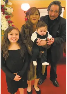  ?? Courtesy Cahilig Family ?? Muni operator Antonio Cahilig, 61, shown with wife Jennifer Cahilig and grandchild­ren, was known for his friendline­ss.