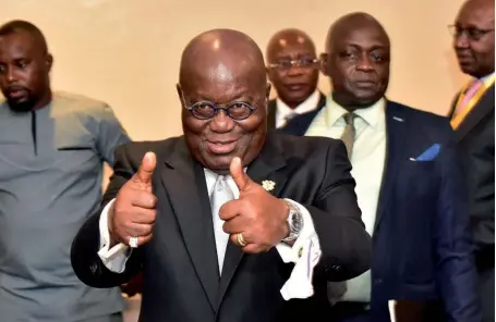  ??  ?? Photo ci-dessus :
Le président du Ghana,
Nana Akufo-Addo, à Accra, la capitale, le 5 décembre 2019. Son programme « Ghana
Beyond Aid » (Ghana au-delà de l’aide), visant à ce que le pays parvienne à financer de manière autonome ses politiques publiques, est devenu le credo de cet avocat issu des élites ghanéennes, sur la scène nationale comme internatio­nale. (© GCIS/ZA)