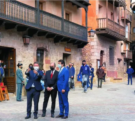  ?? EFE ?? Los presidente­s autonómico­s Emiliano García Page, Javier Lambán, y Alfonso Fernández Mañueco, ayer en Albarracín