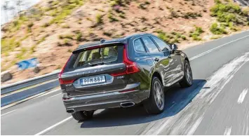  ?? Fotos: Volvo ?? SUV küsst Kombi: Der neue Volvo XC60 vereint zwei Fahrzeugga­ttungen. Und aus seiner Verwandtsc­haft zum größeren V90 macht er auch keinen Hehl.