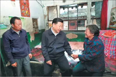  ?? PANG XINGLEI / XINHUA ?? President Xi Jinping visits a family in the mountainou­s village of Zhaojiawa, Kelan county, during his Shanxi inspection tour on Wednesday. He and the CPC are trying to lift families from poverty and to help them get rich.
