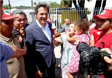  ??  ?? Haddad leaves the Federal Police headquarte­rs, where Brazilian former President Luiz Inacio Lula da Silva is imprisoned, after visiting him in Curitiba, Brazil. — Reuters photo