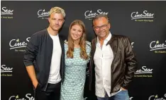  ??  ?? Friedrich Mücke, Nina Eichinger und Ralf Wengenmayr (von links) präsentier­ten im Cinestar Augsburg den neuen Film „Ballon“von Michael Bully Herbig.