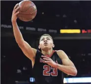  ?? RICK WOOD / MILWAUKEE JOURNAL SENTINEL ?? UW recruit Kobe King has 28 points in La Crosse Central’s semifinal victory over Waunakee.