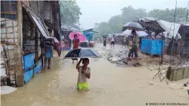  ??  ?? The makeshift accommodat­ion cannot withstand the heavy rains, floods and landslides