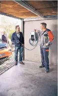  ??  ?? Mit einer so genannten Wallbox können Elektroaut­os aufgeladen werden.