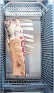  ?? FOTO: DPA ?? In der Metzgerei von Thomas Petermann in Oberwürzba­ch (Saarland) wird Fleisch in einem speziellen Schrank getrocknet.
