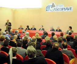  ??  ?? In assemblea I soci di Asco Holding hanno dato il via libera alla modifica dello statuto che consente di liquidare i privati di Plavisgas