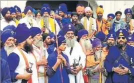  ?? HT PHOTO ?? A group of nihangs after a meeting with Giani Gurbachan Singh, jathedar of the Akal Takht, in Amritsar
■ on Wednesday.