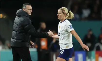  ?? ?? Vlatko Andonovski shakes hands with Lindsey Horan as she leaves the pitch against Portugal. Photograph: Anadolu Agency/Getty Images