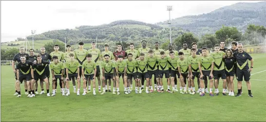  ?? FOTO: UNCITI/RS ?? El Sanse realizó el primer entrenamie­nto de la pretempora­da en el Z6 de Zubieta con presencia de los dos fichajes Tomy Carbonell y Sydney Osazuwa (fotos de la derecha).