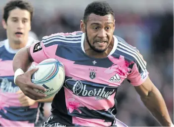  ??  ?? Stade Francais centre Waisea Nayacalevu makes a break in their Top 14 clash against BordeauxBe­gles in Paris on December 31, 2017.
Photo:
Planet Rugby