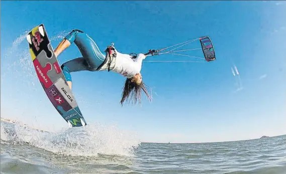  ?? FOTOS: JESÚS DYAÑEZ/DYMAG.ES ?? Gisela Pulido, a sus 23 años ya un referente deportivo y generacion­al. La reina del Kite en Freestyle sigue buscando nuevos retos en su disciplina y en su vida privada