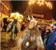  ?? Hildenbran­d, dpa Foto: Karl-Josef ?? Klausen ziehen durch die Innenstadt von Sonthofen im Allgäu. Die Klausen sehen gruselig aus. Angst muss man aber vor ihnen nicht haben.