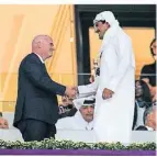  ?? FOTO: AP ?? Der Emir von Katar und Fifa-Präsident Gianni Infantino.