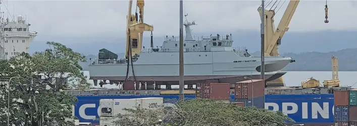  ?? Photo: Fonua Talei. ?? The new Fiji Navy ship, RFNS Kacau, Is rEADy tO BE OFflOADED FrOM A CArGO vEssEL At tHE KINGs WHArF IN SuvA ON OCtOBEr 7, 2018.