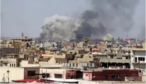  ?? Reuters ?? BILLOWING SMOKE: Smoke rises over the city during clashes between Iraqi forces and IS militants, in Mosul, Iraq on Saturday.-