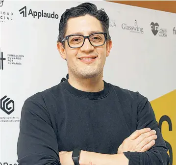  ?? ?? Lanzamient­o. Orlando Álvarez, fundador de Manuales para Sobrevivir, da a conocer el lanzamient­o de la plataforma digital “manualespa­rasobreviv­ir.org” en apoyo a las víctimas de abuso sexual infantil.