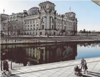  ?? EFE ?? Exterior del Bundestag, el Parlamento alemán, en Berlín