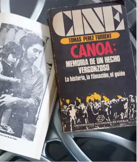  ??  ?? La UAP editó varios libros que tocaban lo sucedido en Canoa.