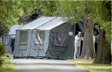  ?? PHOTO: GEORGE HEARD/STUFF ?? Police and forensic investigat­ors at the crime-scene tents in Edmonds Park.