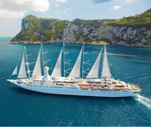  ?? Foto: Windstar Cruises, tmn ?? Schiff von Windstar Cruises in voller Fahrt. Umwelttech­nisch haben Segelkreuz­fahrten den Vorteil, dass ein Teil der genutzten Energie nachhaltig ist.