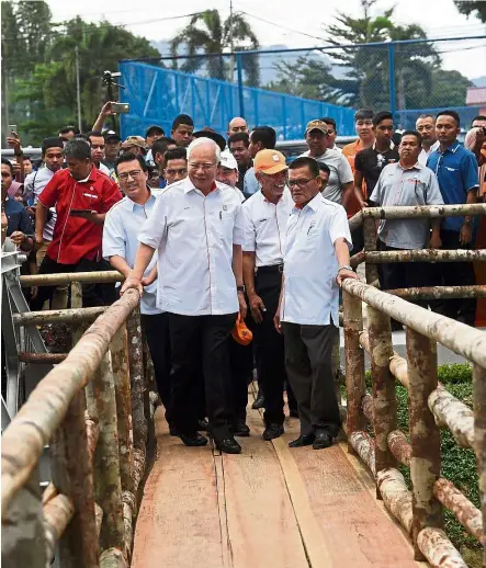  ??  ?? Najib paying a visit to Titian Tun Razak during the launch of Felda 2.0 in Felda Lurah Bilut, Bentong, in February. With him are (front row, from left) MCA president Datuk Seri Liow Tiong Lai, Felda chairman Tan Sri Shahrir Abdul Samad and Pahang...