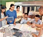  ??  ?? Internal Affairs, Cultural Affairs and Regional Developmen­t Ministry Secretary Dharshana Senanayake participat­es in a team discussion