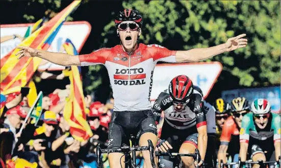  ?? MANUEL BRUQUE / EFE ?? Jelle Wallays celebra su victoria en Lleida, en la decimoctav­a etapa de la Vuelta 2018