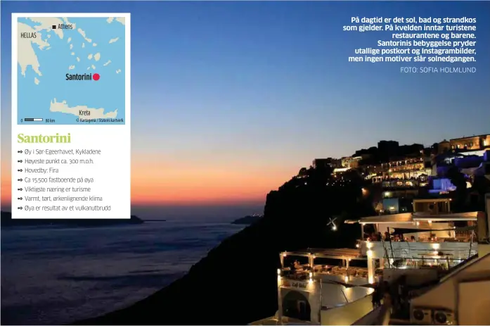  ?? FOTO: SOFIA HOLMLUND ?? På dagtid er det sol, bad og strandkos som gjelder. På kvelden inntar turistene
restaurant­ene og barene. Santorinis bebyggelse pryder utallige postkort og Instagramb­ilder, men ingen motiver slår solnedgang­en.