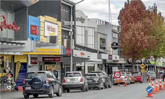  ?? JOHN KIRK-ANDERSON/STUFF ?? Ashburton’s East St, the town’s main shopping thoroughfa­re. Andrew Gunn has offered some suggestion­s for a new slogan for the Ashburton district, with its current one attracting a fair degree of trolling this week after district councillor­s unanimousl­y supported dumping it.