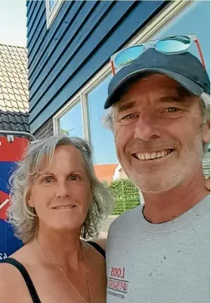  ?? MELISSA GROEN ?? Melissa Groen and husband Ian Runciman. The couple has spent the past three years in the Netherland­s looking after Groen’s late mother and supporting her father.