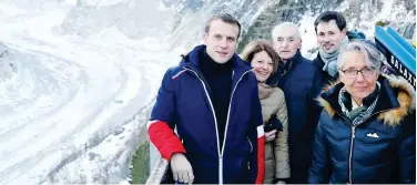  ?? Reuters ?? ↑
Emmanuel Macron (extreme right) and others pose for a picture at the Mont Blanc mountain range in the French Alps on Thursday.