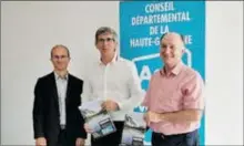  ??  ?? Julien Klotz, Jean-Michel Fabre et Pascal Boureau présentent les actions de l’acte 2 du plan pour la Transition Ecologique du Conseil départemen­tal.