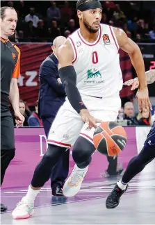  ?? CIAMILLO ?? Brandon Davies, 31 anni, in azione a Vitoria