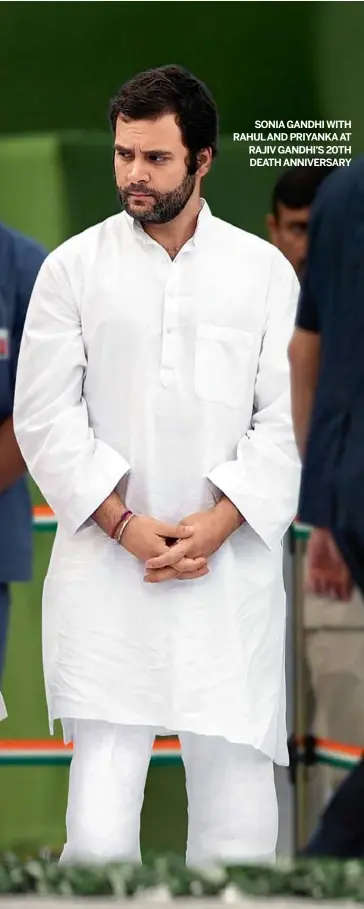  ??  ?? SONIA GANDHI WITH RAHULAND PRIYANKAAT RAJIV GANDHI’S 20TH DEATH ANNIVERSAR­Y
AFP