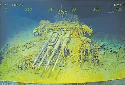  ?? AFP ?? Un gigante. La expedición ubicó restos del buque y de 11 de los 35 aviones que iban a bordo el 8 de mayo de 1942, cuando se fue a pique. El Lexington (abajo a la derecha, en acción) podía llevar hasta 78 aeroplanos.