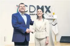  ??  ?? El jefe de Gobierno de la Ciudad, José Ramón Amieva y su próxima sucesora, Claudia Sheinbaum, se volverán a reunir en el Antiguo Palacio del Ayuntamien­to.