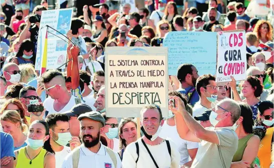  ?? EFE ?? Una de las manifestac­iones sufridas en España por los opuestos a las medidas anticovid. Ésta, en la Plaza de Colón de Madrid