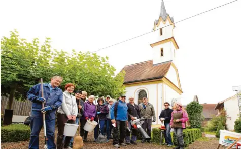  ?? Foto: Peter Wieser ?? Zur Feier ihres 250-jährigen Bestehens haben die Bewohner von Oberried ihre Kapelle renoviert. Am Freitag, gleichzeit­ig dem Gedenktag des heiligen Franziskus, wurden die letzten Arbeiten erledigt.
